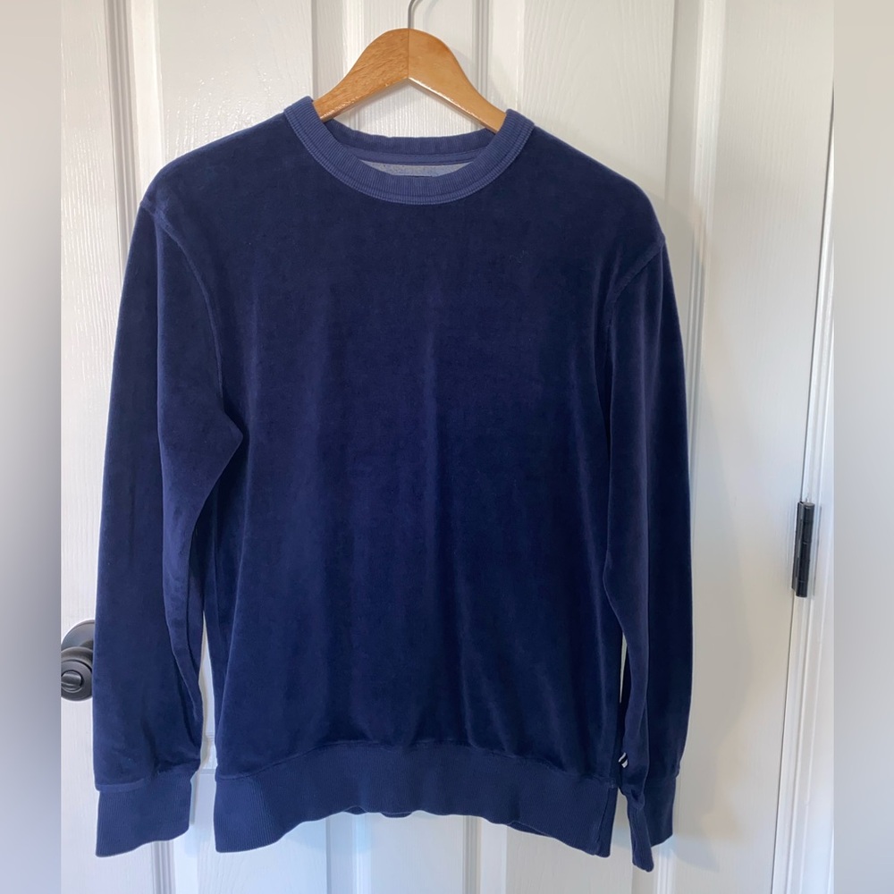 Goodlife crew neck navy blue sweatshirt size M.